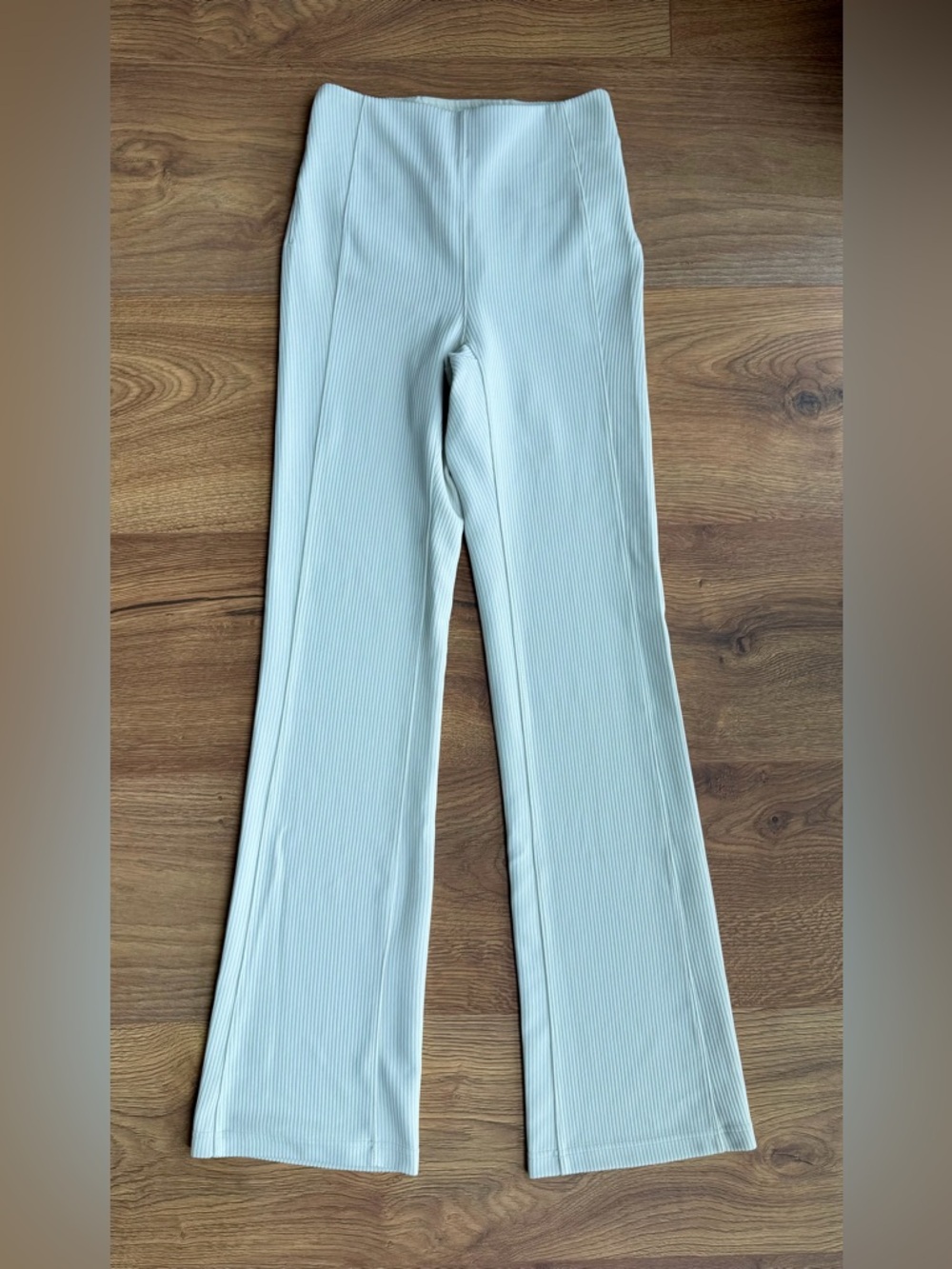 NWT Lululemon Ribbed Softstreme Flared Pant Bone Size 4 High Rise - Picture 5 of 9